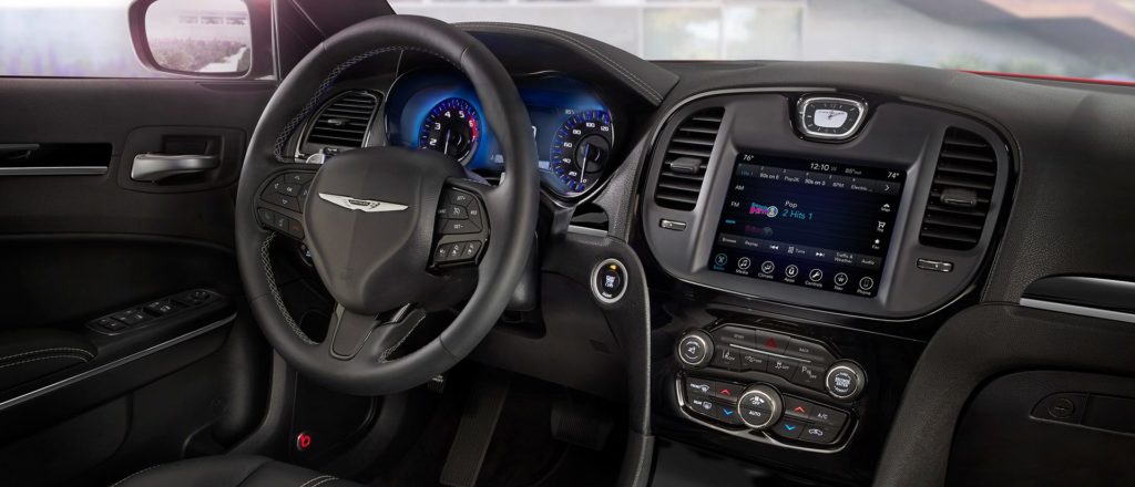Chrysler 300c 2017 интерьер