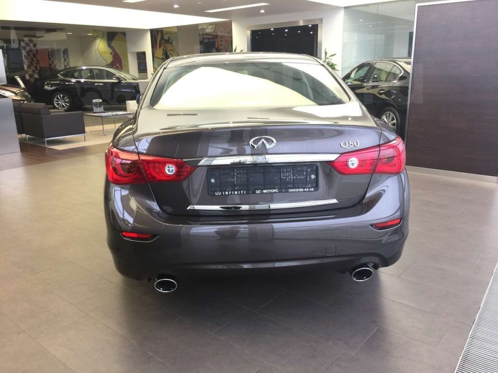 Infiniti Q50 2017 сзади