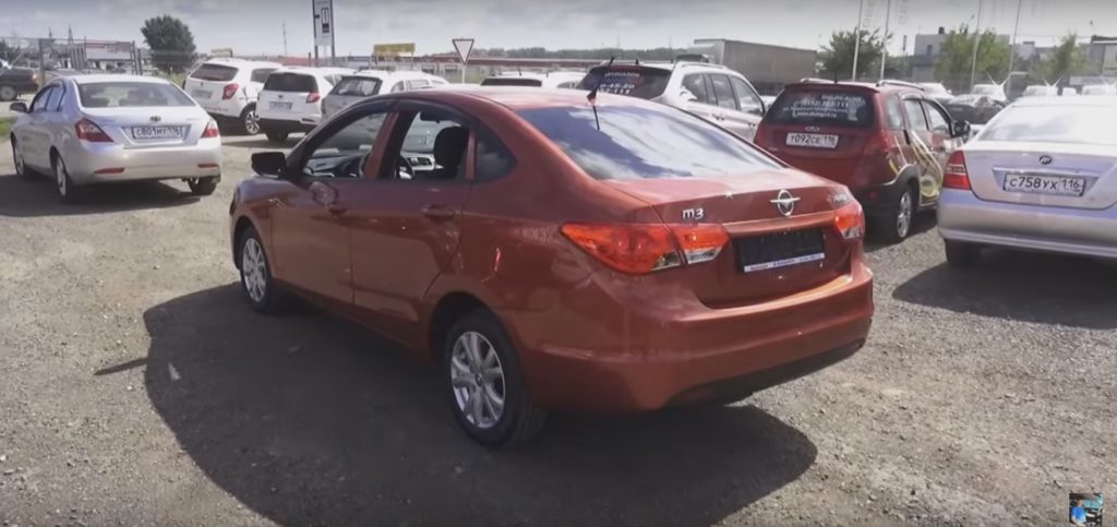 Haima M3 вид сзади