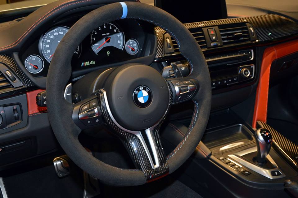 BMW M4 рулевое колесо