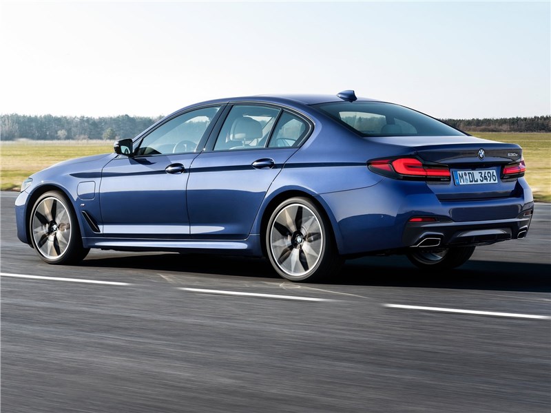BMW 5-Series 2021 вид сзади