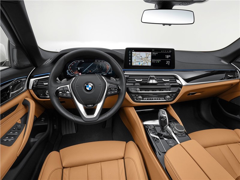 BMW 5-Series 2021 салон