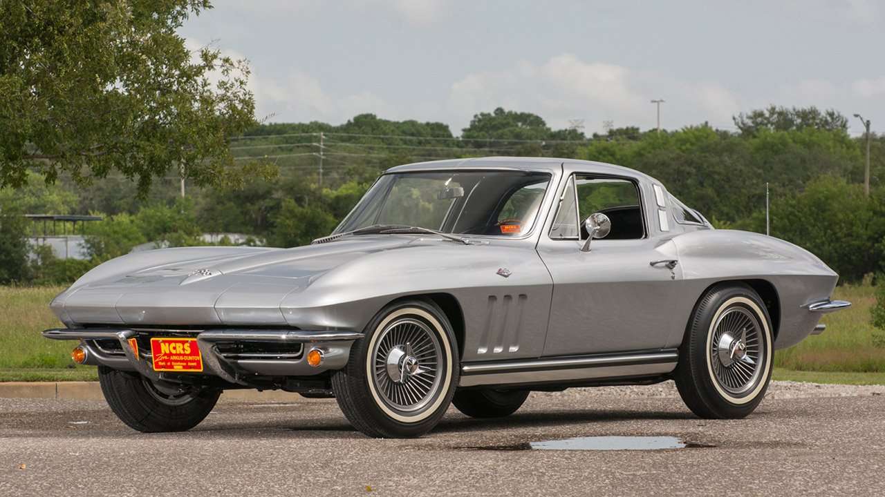 Chevrolet Corvette C2 Sting Ray (1963-1967) фото спереди