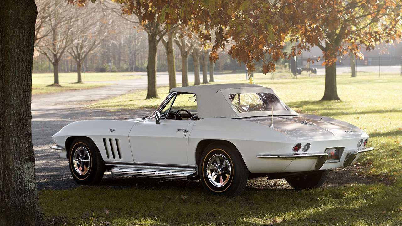 Chevrolet Corvette C2 Sting Ray (1963-1967) фото сзади