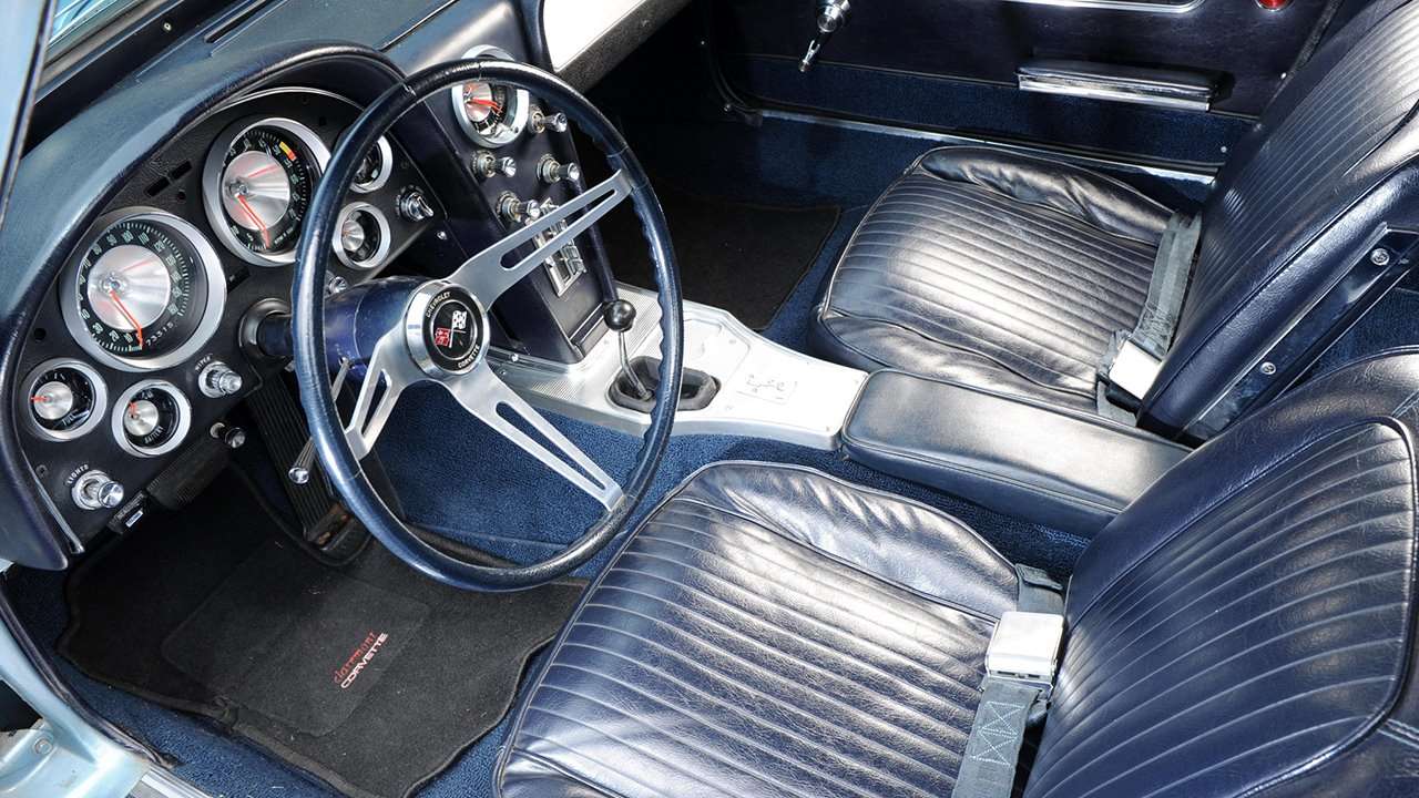 Интерьер Chevrolet Corvette C2 Sting Ray (1963-1967)