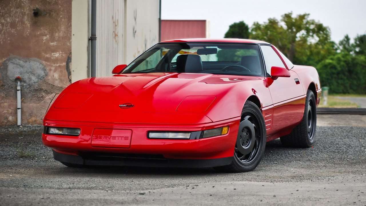 Передняя часть Chevrolet Corvette C4 Stingray (1983-1996)