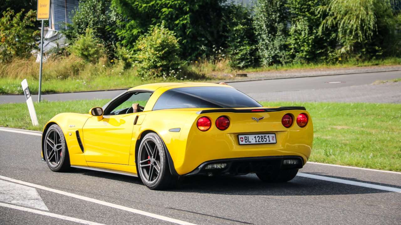 Chevrolet Corvette C6 (2004-2013) фото сзади