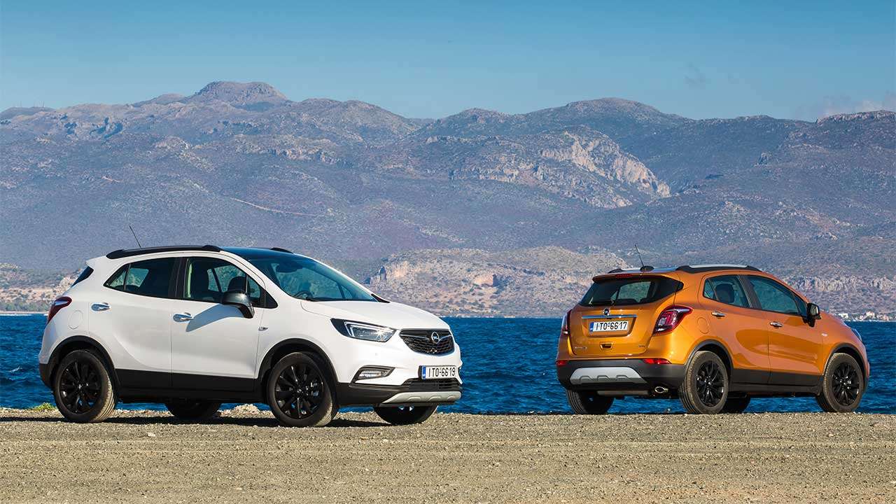 Фото двух Opel Мокка Х