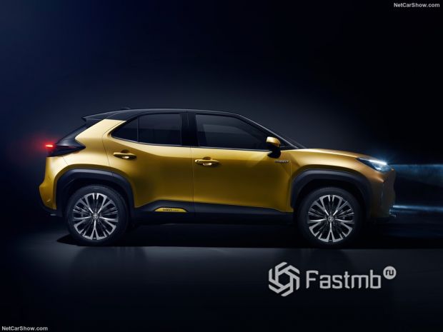 Toyota Yaris Cross 2021, вид сбоку справа