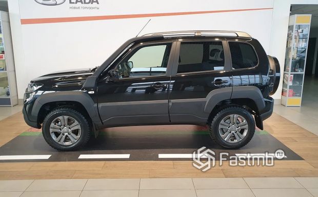 Lada Niva Travel 2021, вид сбоку