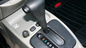 Как переключать передачи коробка автомат режимы техника вождения автомат