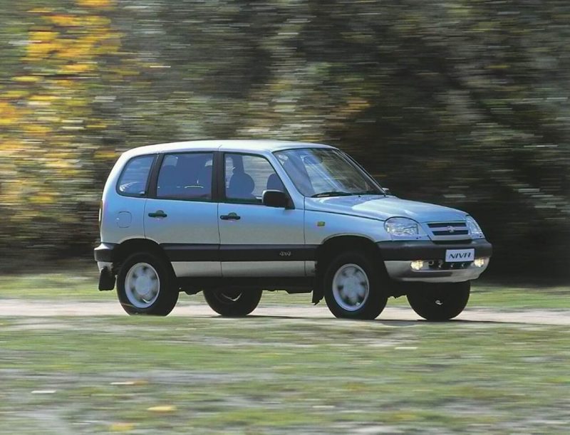 Вид сбоку Chevrolet Niva