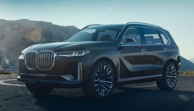 Сравнительное фото BMW X8 и BMW X7