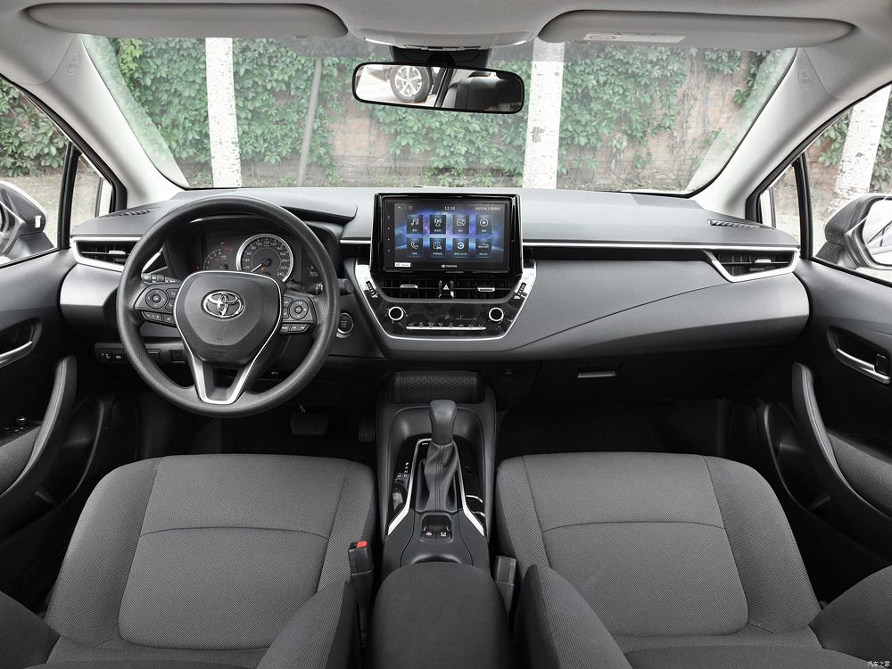 Салон Toyota Corolla 2021