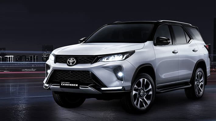 фото Toyota Fortuner Legender 2021 вид спереди