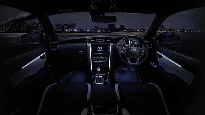 фото салон Toyota Fortuner Legender 2021