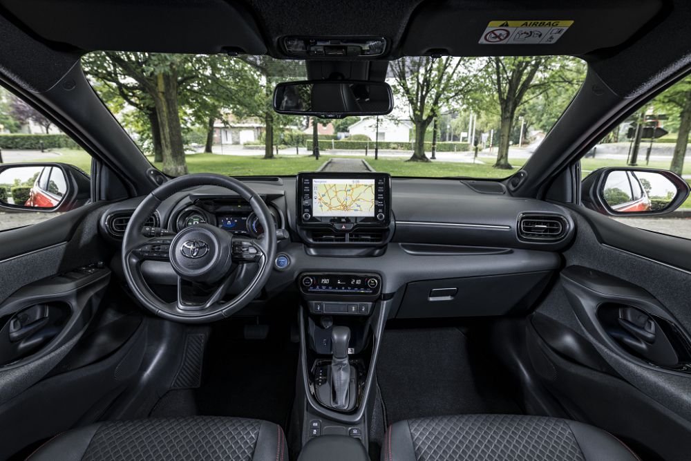 Салон Toyota Yaris 2021