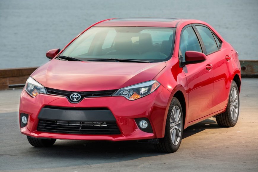 2016 toyota corolla le front three quarter 02