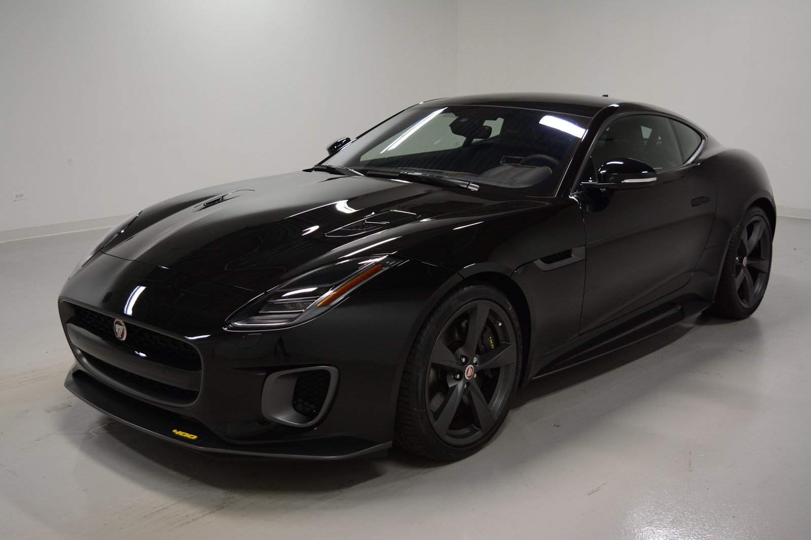 Виды черного. Jaguar f-Type 2016 Black. Jaguar f-Type черный. Ягуар ф тайп 2021 черный. Jaguar f Type 2021 черный.