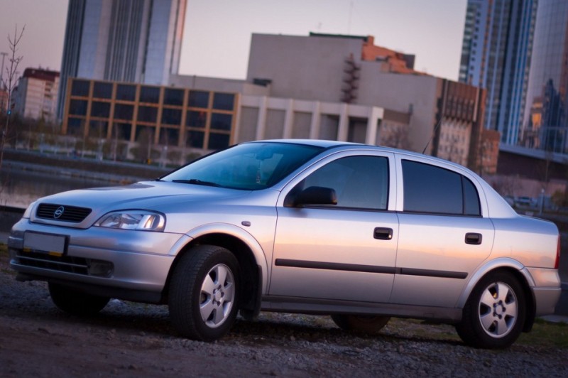 Chevrolet Viva серебристый