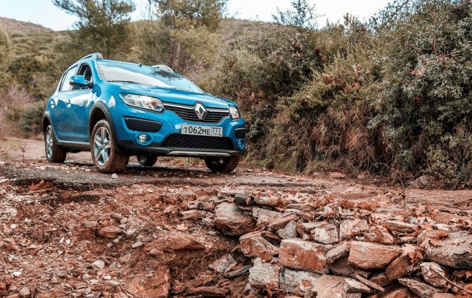 В чем разница между Sandero Stepway и Renault Sandero: что выбрать, что лучше?