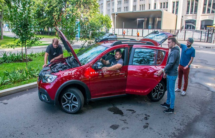 В чем разница между Sandero Stepway и Renault Sandero: что выбрать, что лучше?