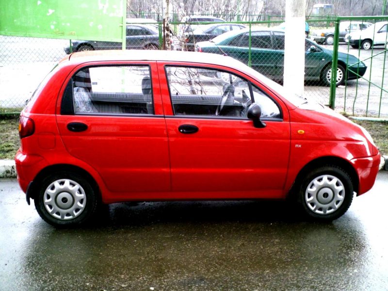 Дэу матиз лучшая машина. Italyanskij dizajn polskaya sborka i kitajskaya poddelka Mifi i fakti o Daewoo Matiz 4. Дэу матиз лучшая машина фото. Дэу матиз лучшая машина-Italyanskij dizajn polskaya sborka i kitajskaya poddelka Mifi i fakti o Daewoo Matiz 4. картинка Дэу матиз лучшая машина. картинка Italyanskij dizajn polskaya sborka i kitajskaya poddelka Mifi i fakti o Daewoo Matiz 4. На российском рынке Daewoo Matiz оценивают лишь с хорошей стороны, так как она имеет доступную стоимость и хорошие технические характеристики. Daewoo Matiz нетребователен в эксплуатации, экономична и удобна, а также умеет хорошо маневрировать и парковаться там, где это трудно сделать стандартным автомобилям.