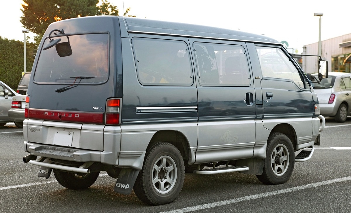 mitsubishi delica, Мицубиси Делика