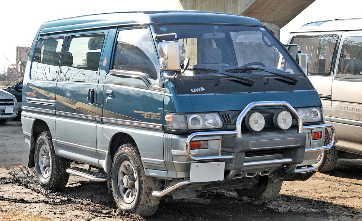 mitsubishi delica, Мицубиси Делика