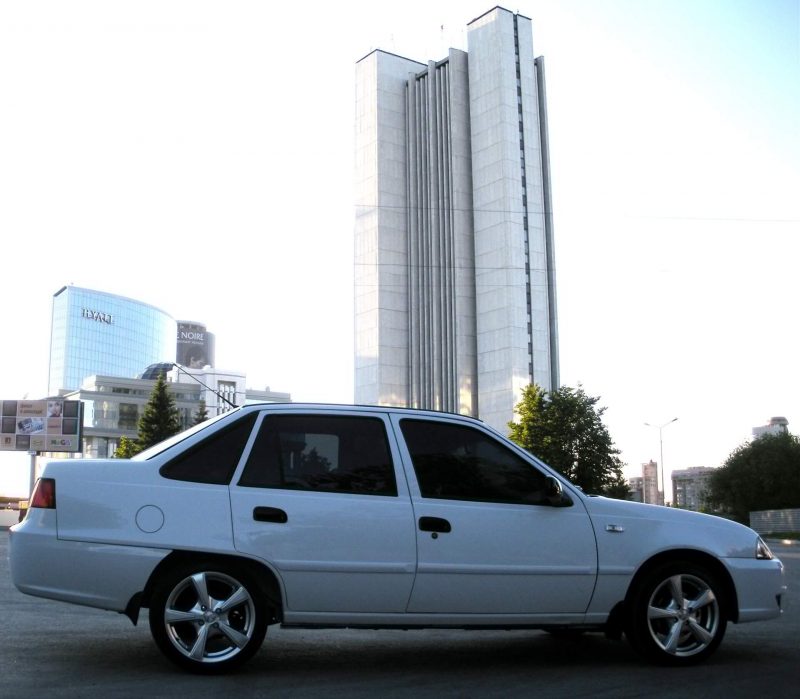 Фото седана Daewoo Nexia